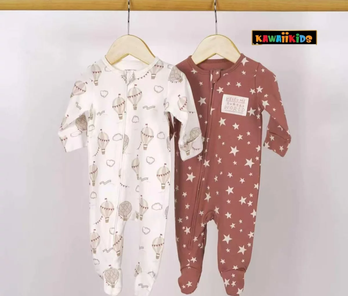 Lot de deux(2) grenouillères « welcome to the world »